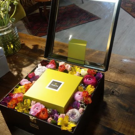 Dark Box of Multicolor Flower's